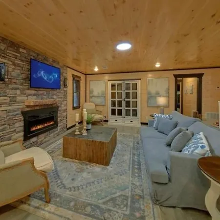 Ada-Accessible 5Br Family Cabin With Game Room, Hot Tub And Fire Pit